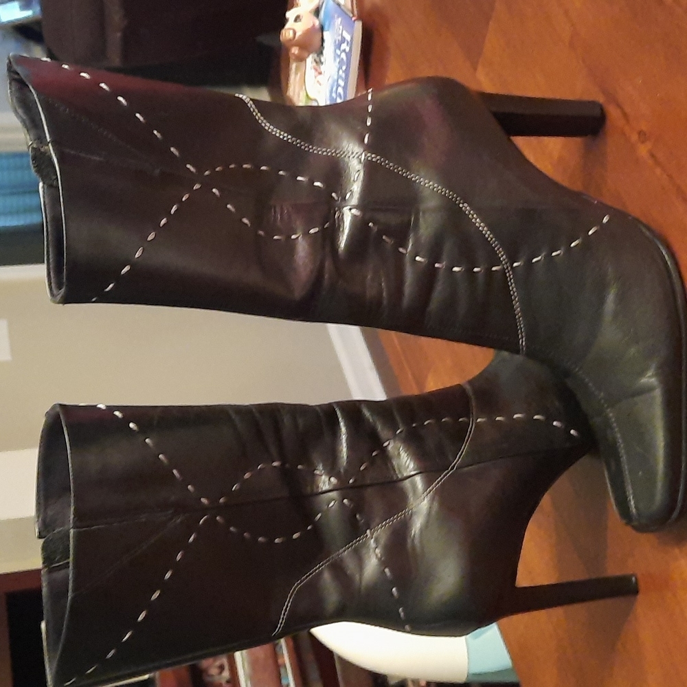 Diba brand Black leather Midcalf boots.